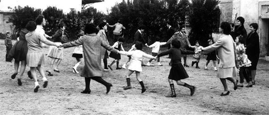 A caritativa na Bassa (periferia de Milão) na década de 1950.