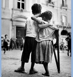Foto tirada pelo Tenente Wayne Miller, dos EUA, em agosto de 1944, em Nápoles (Itália).