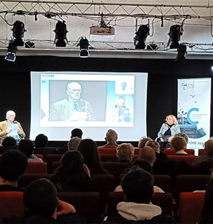 O encontro no Centro Cultural de Milão.